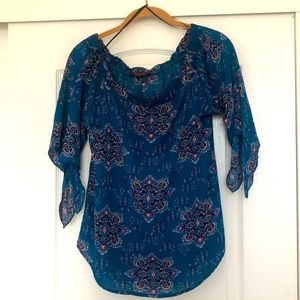 3/$20🌸 Off the Shoulders Blouse